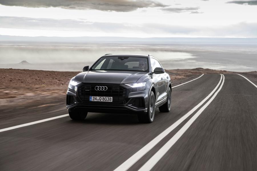  Audi Q8 55 TFSI Quattro S-Line 2018 года  (WW) (фото 7 из 36)
